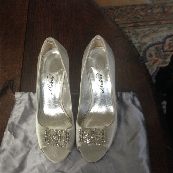 Ragazza Gray Satin Heels - Picture 1 of 5